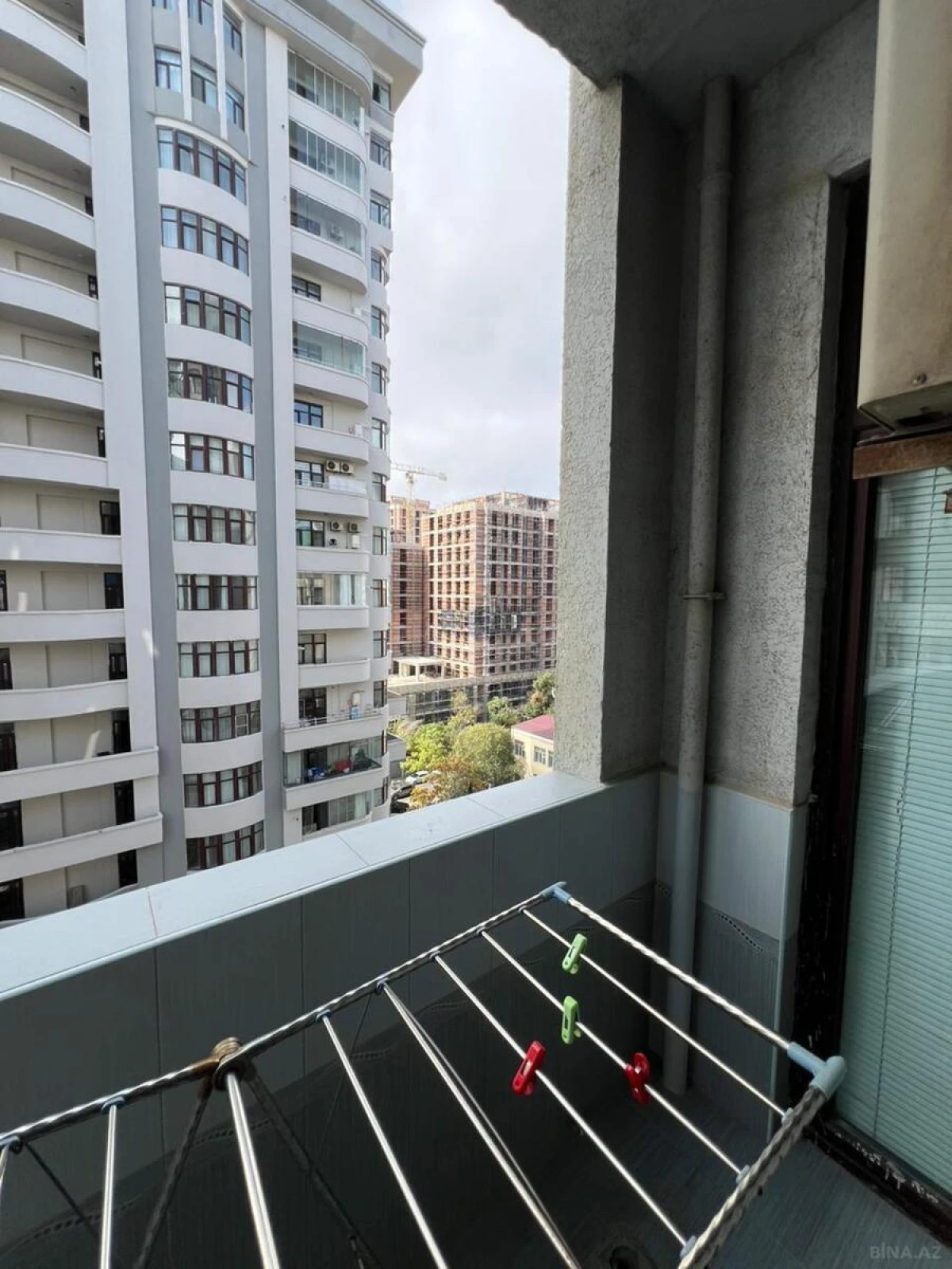 Satılır 3 otaqlı mənzil 170 m²