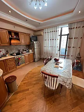 Satılır 3 otaqlı mənzil 170 m²