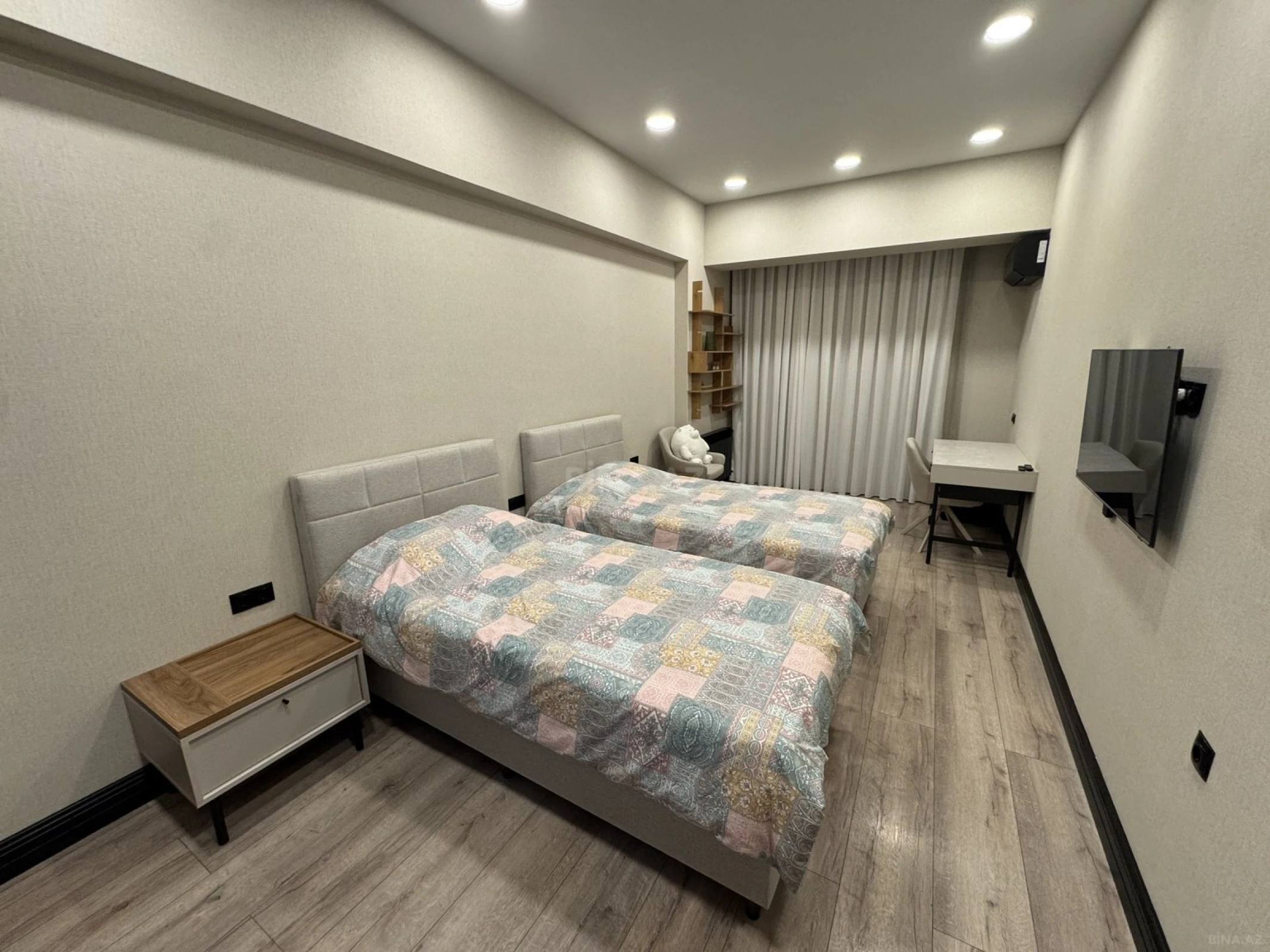 Satılır 3 otaqlı mənzil 141 m²