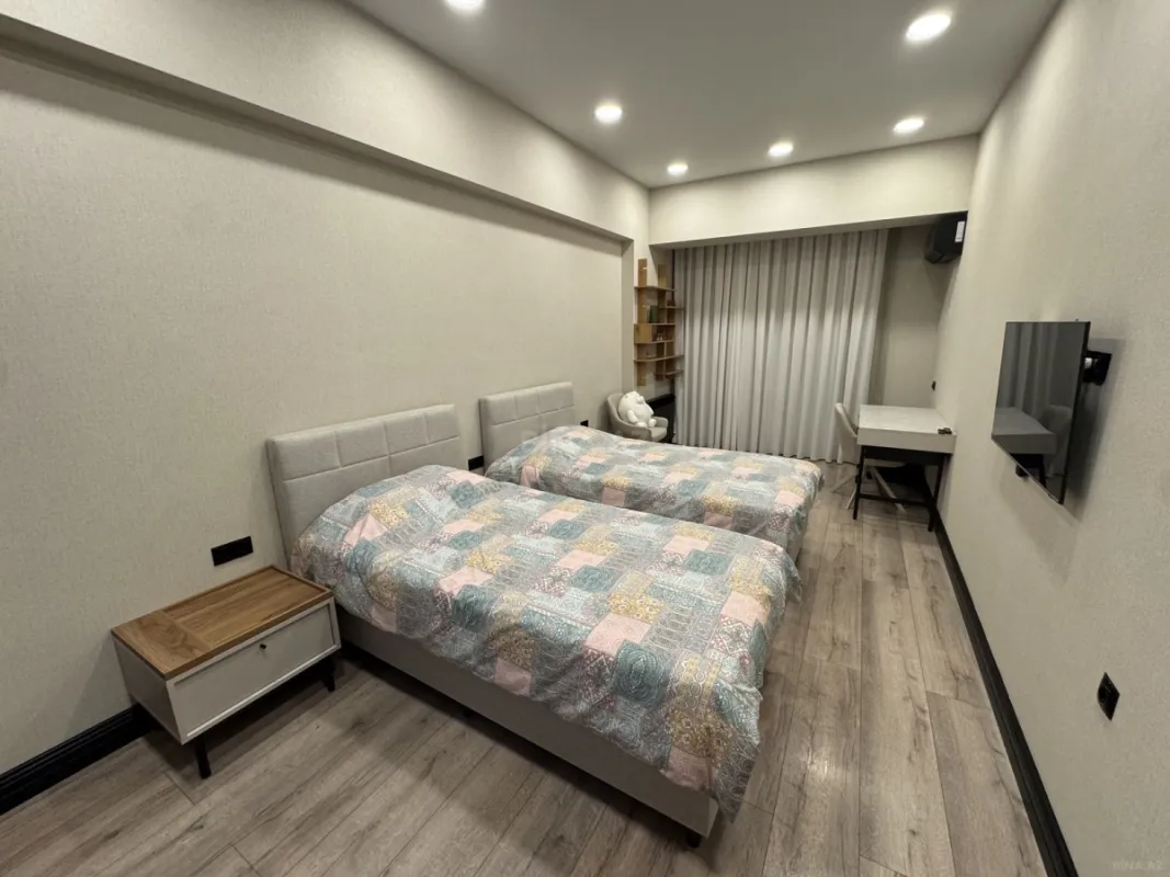 Satılır 3 otaqlı mənzil 141 m²