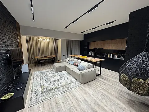 Satılır 3 otaqlı mənzil 141 m²