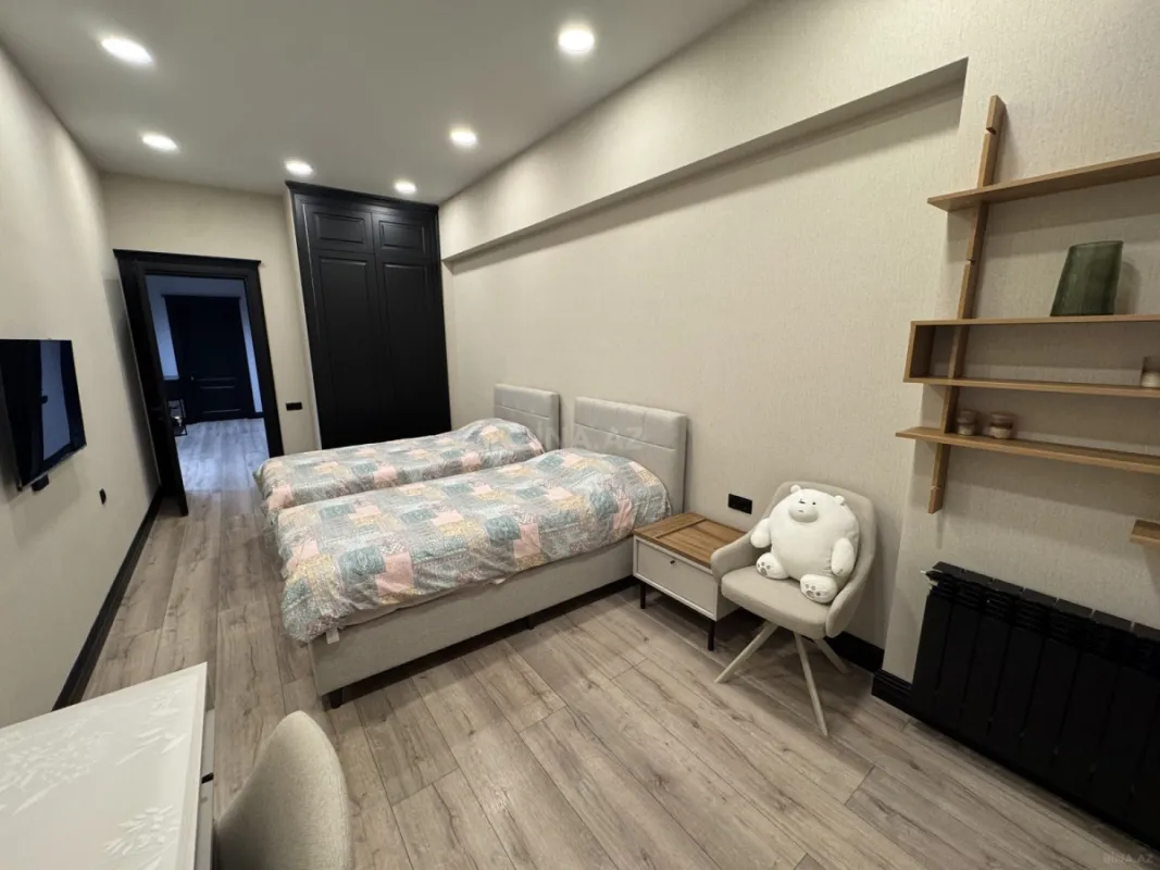 Satılır 3 otaqlı mənzil 141 m²
