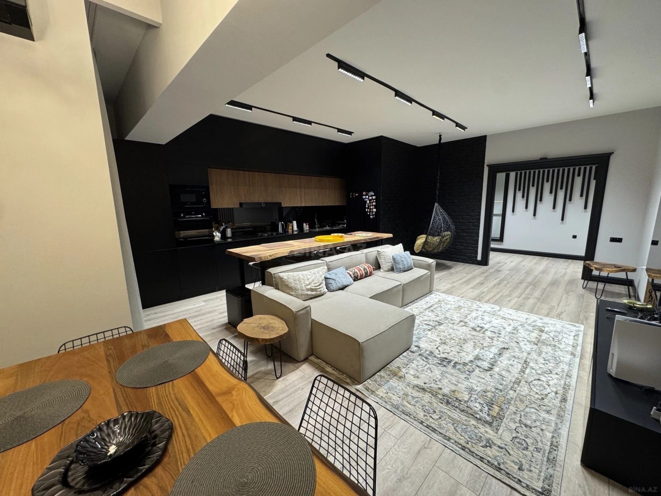 Satılır 3 otaqlı mənzil 141 m²