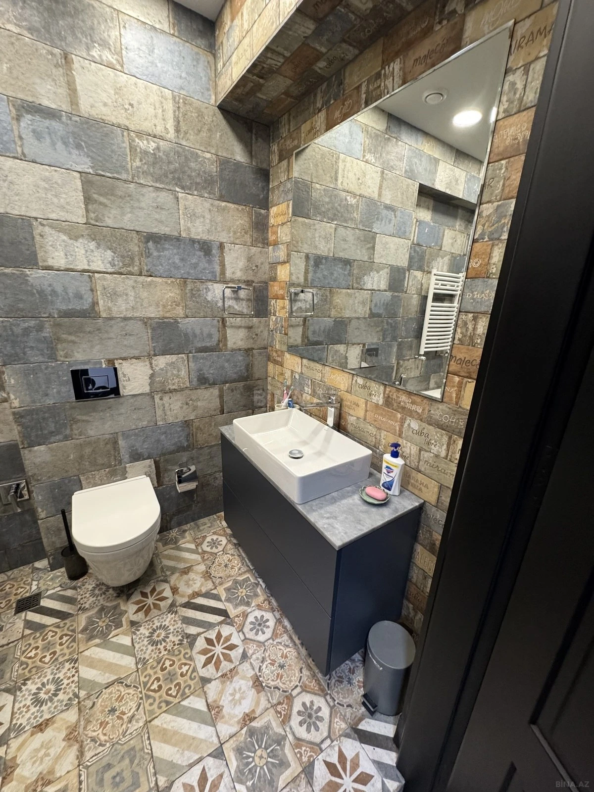 Satılır 3 otaqlı mənzil 141 m²