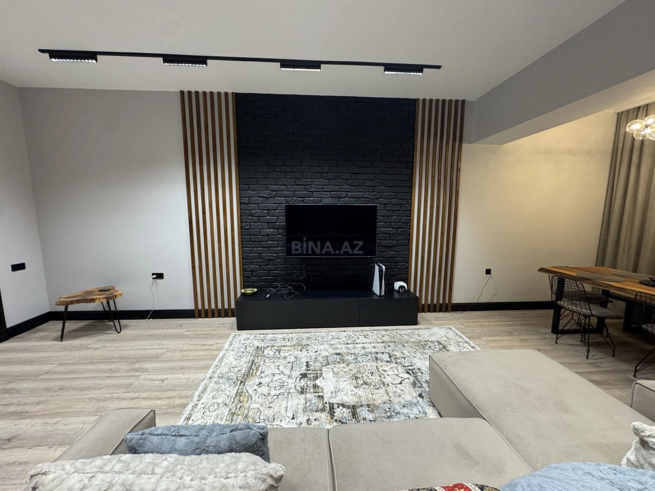 Satılır 3 otaqlı mənzil 141 m²