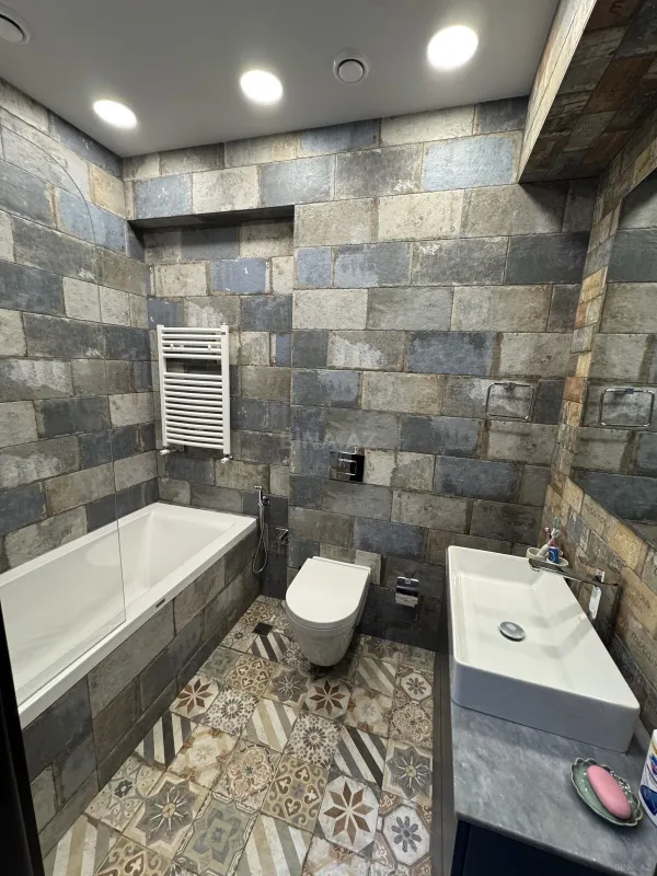 Satılır 3 otaqlı mənzil 141 m²