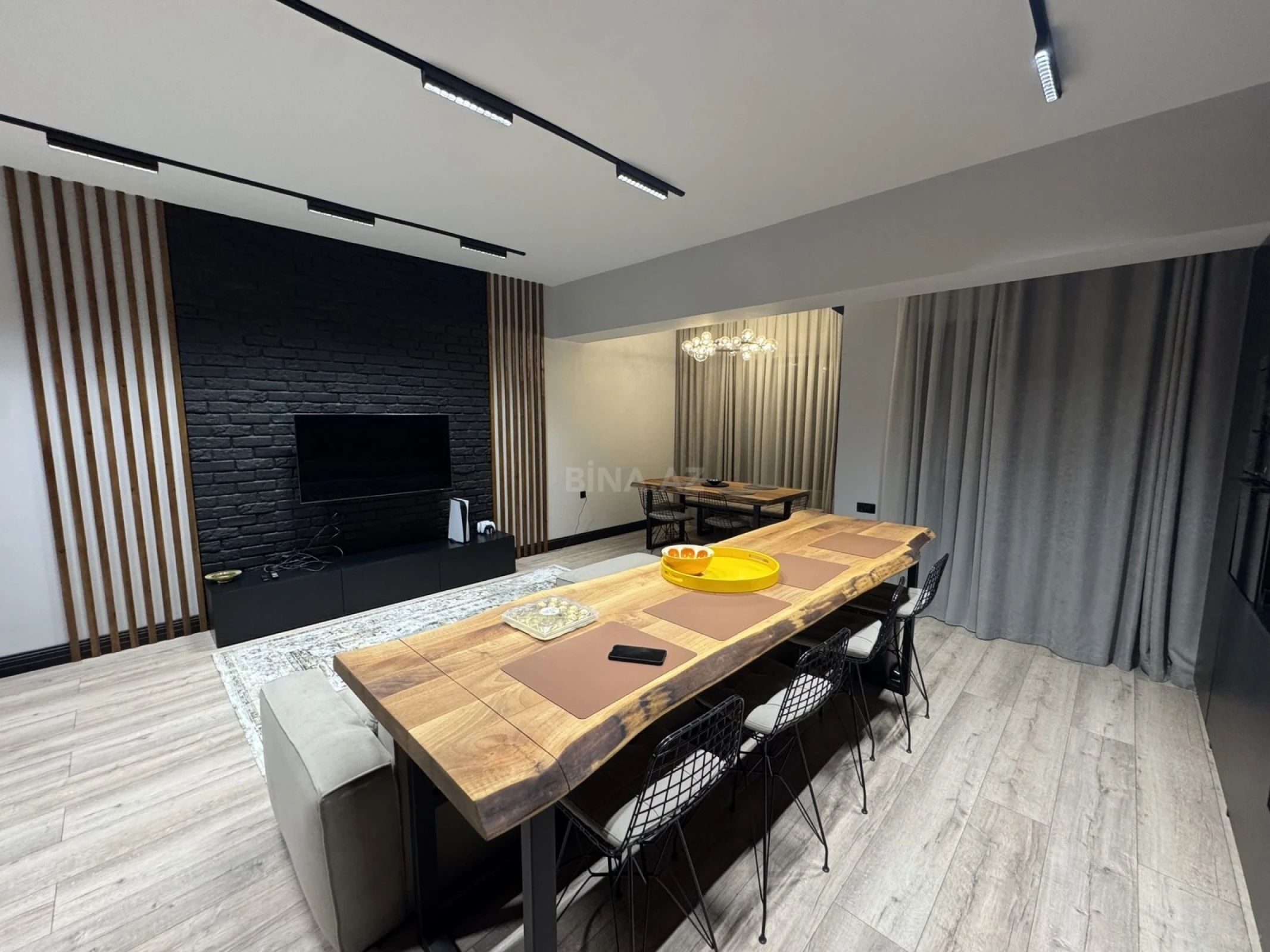 Satılır 3 otaqlı mənzil 141 m²