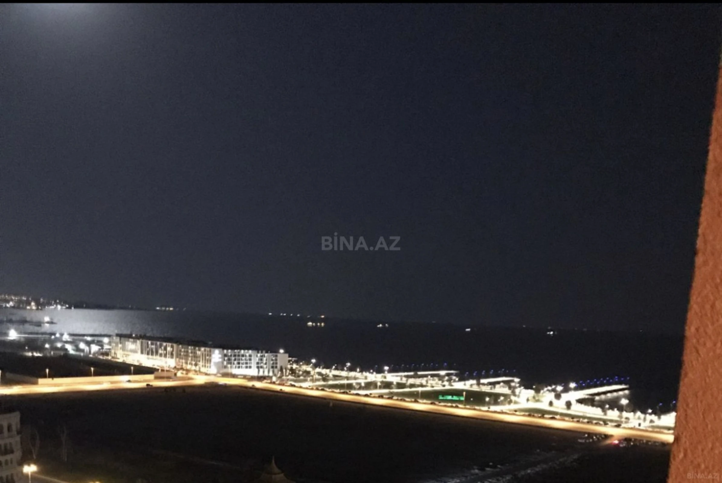 Satılır 3 otaqlı mənzil 141 m²