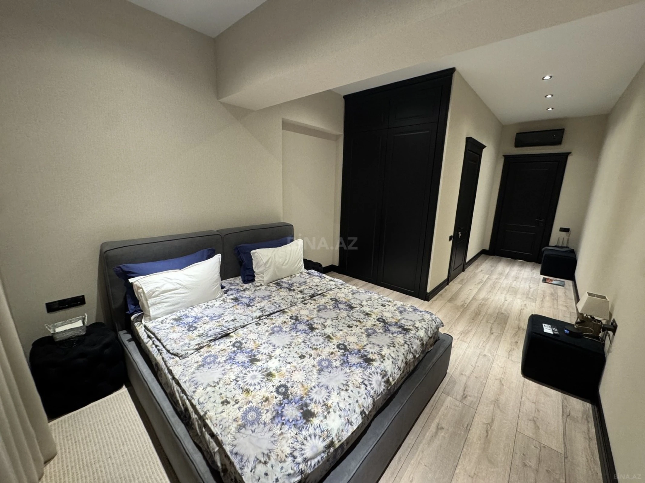 Satılır 3 otaqlı mənzil 141 m²