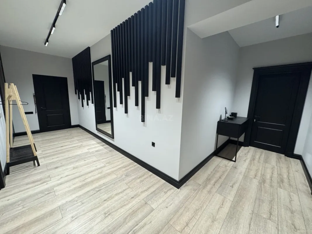 Satılır 3 otaqlı mənzil 141 m²