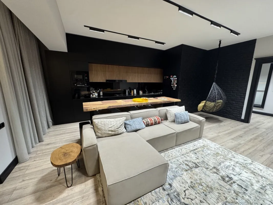 Satılır 3 otaqlı mənzil 141 m²