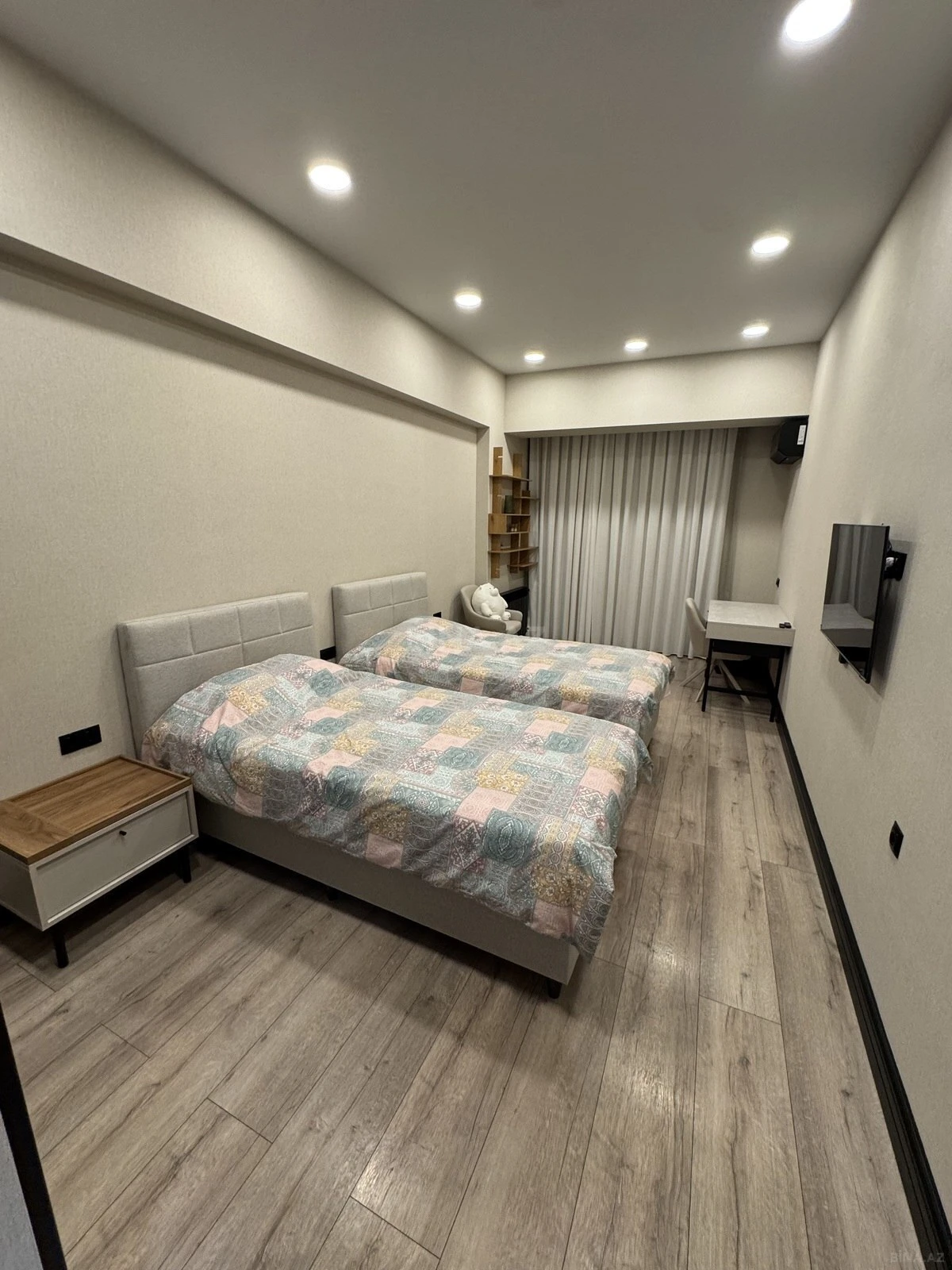 Satılır 3 otaqlı mənzil 141 m²