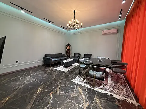 Satılır 4 otaqlı həyət evi 175 m²