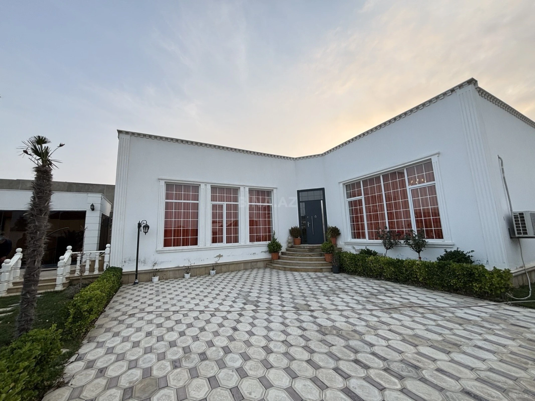 Satılır 4 otaqlı həyət evi 175 m²