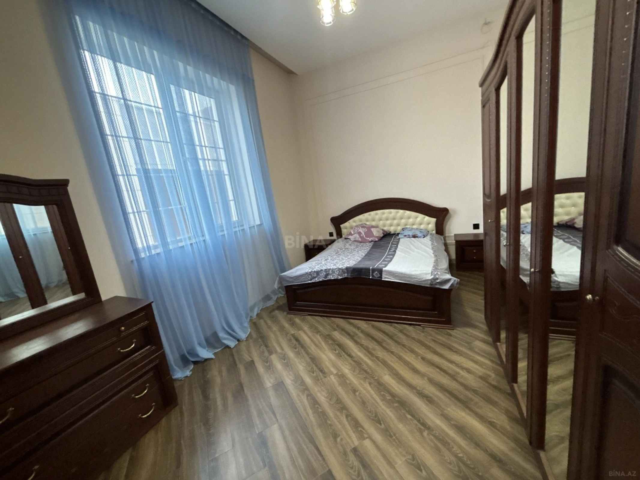 Satılır 4 otaqlı həyət evi 175 m²