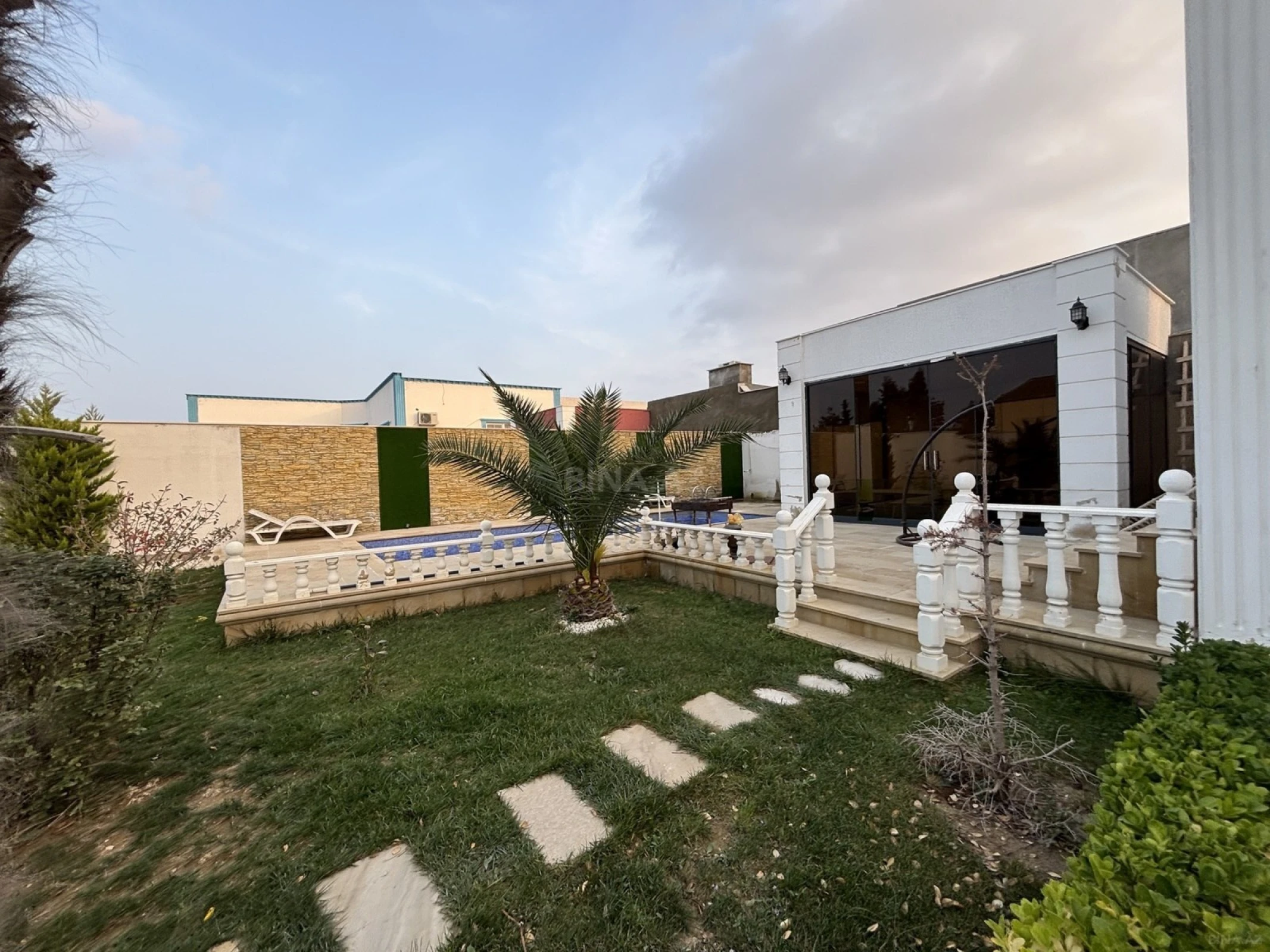 Satılır 4 otaqlı həyət evi 175 m²