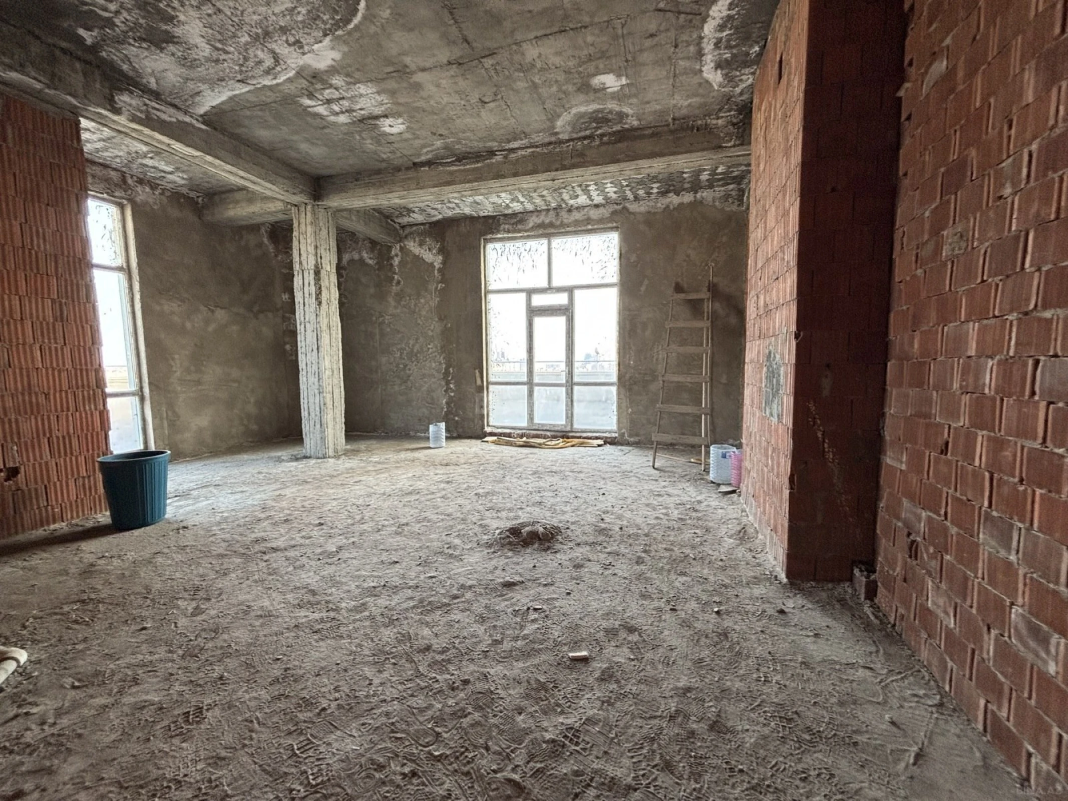 Satılır 3 otaqlı mənzil 120 m²