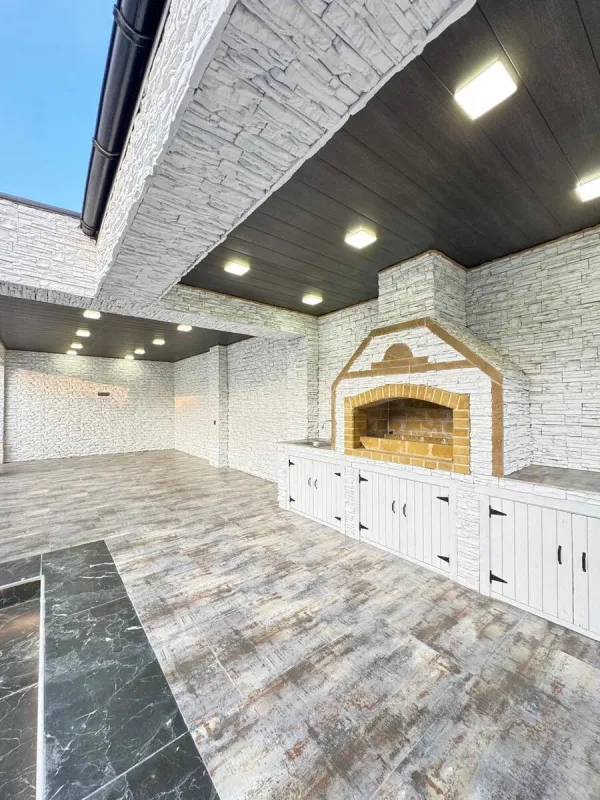 Satılır 5 otaqlı həyət evi 220 m²
