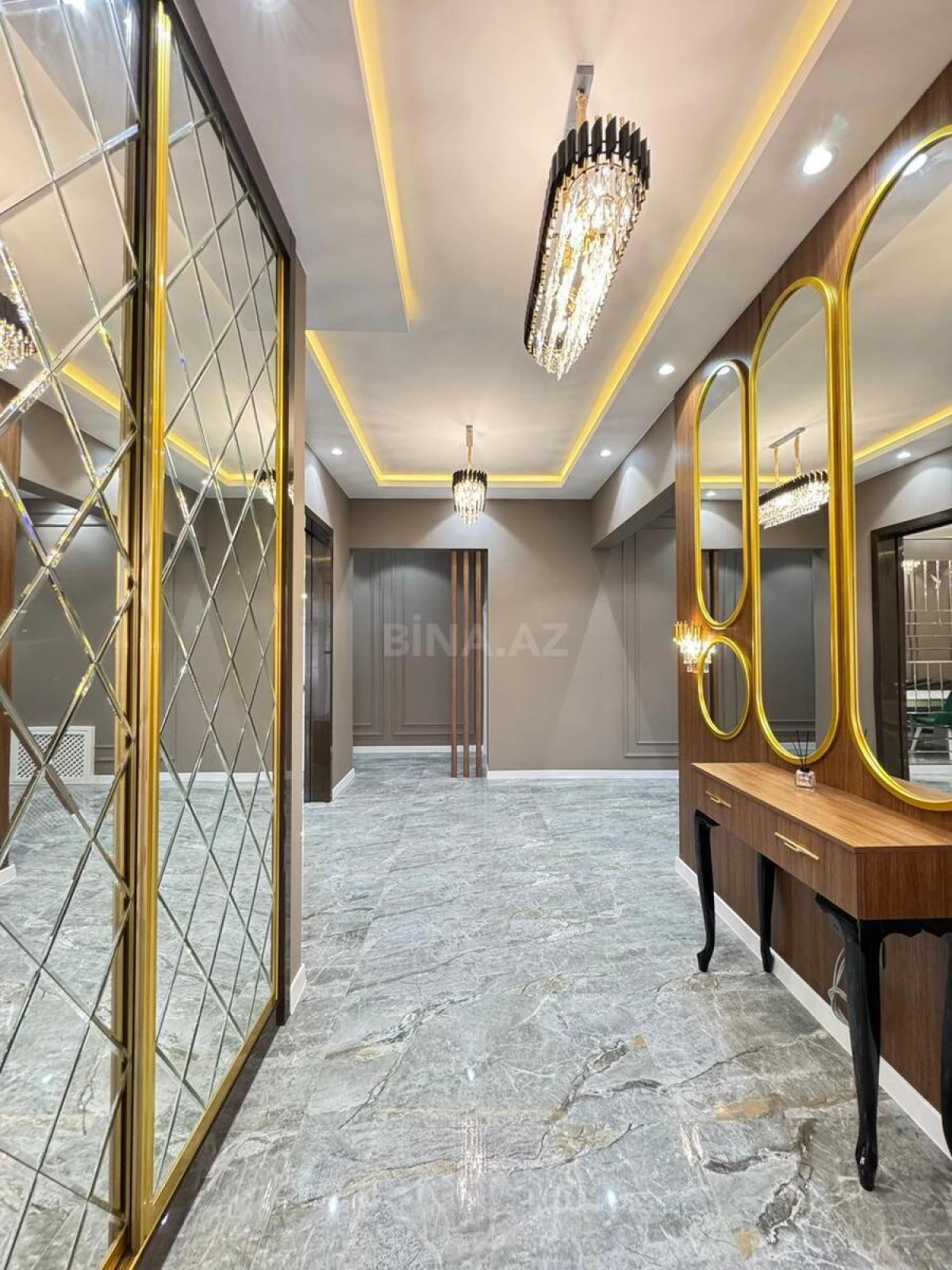 Satılır 5 otaqlı həyət evi 220 m²