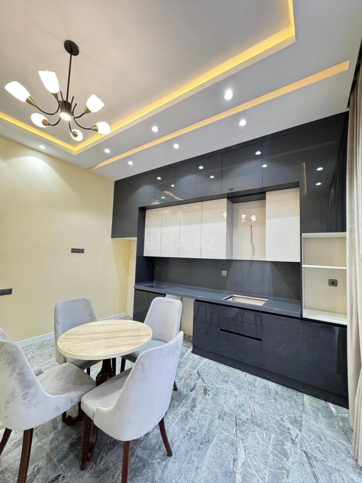 Satılır 5 otaqlı həyət evi 220 m²