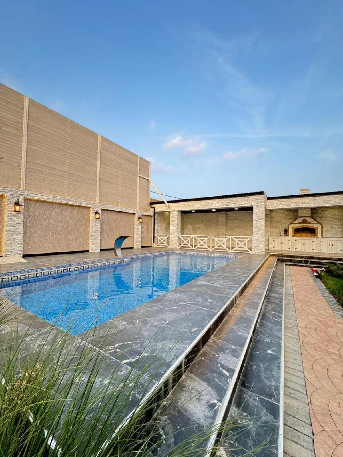 Satılır 5 otaqlı həyət evi 220 m²