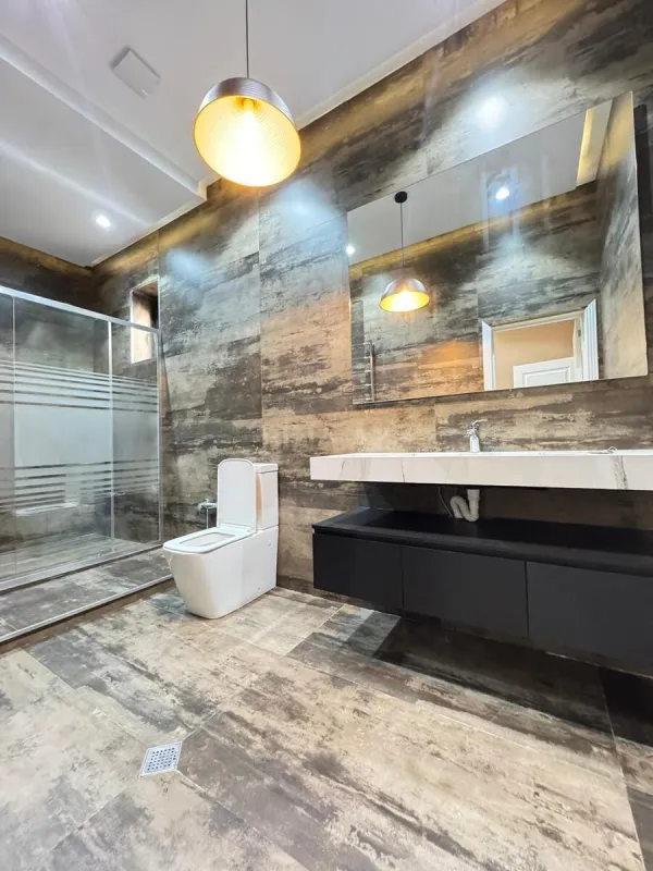 Satılır 5 otaqlı həyət evi 220 m²