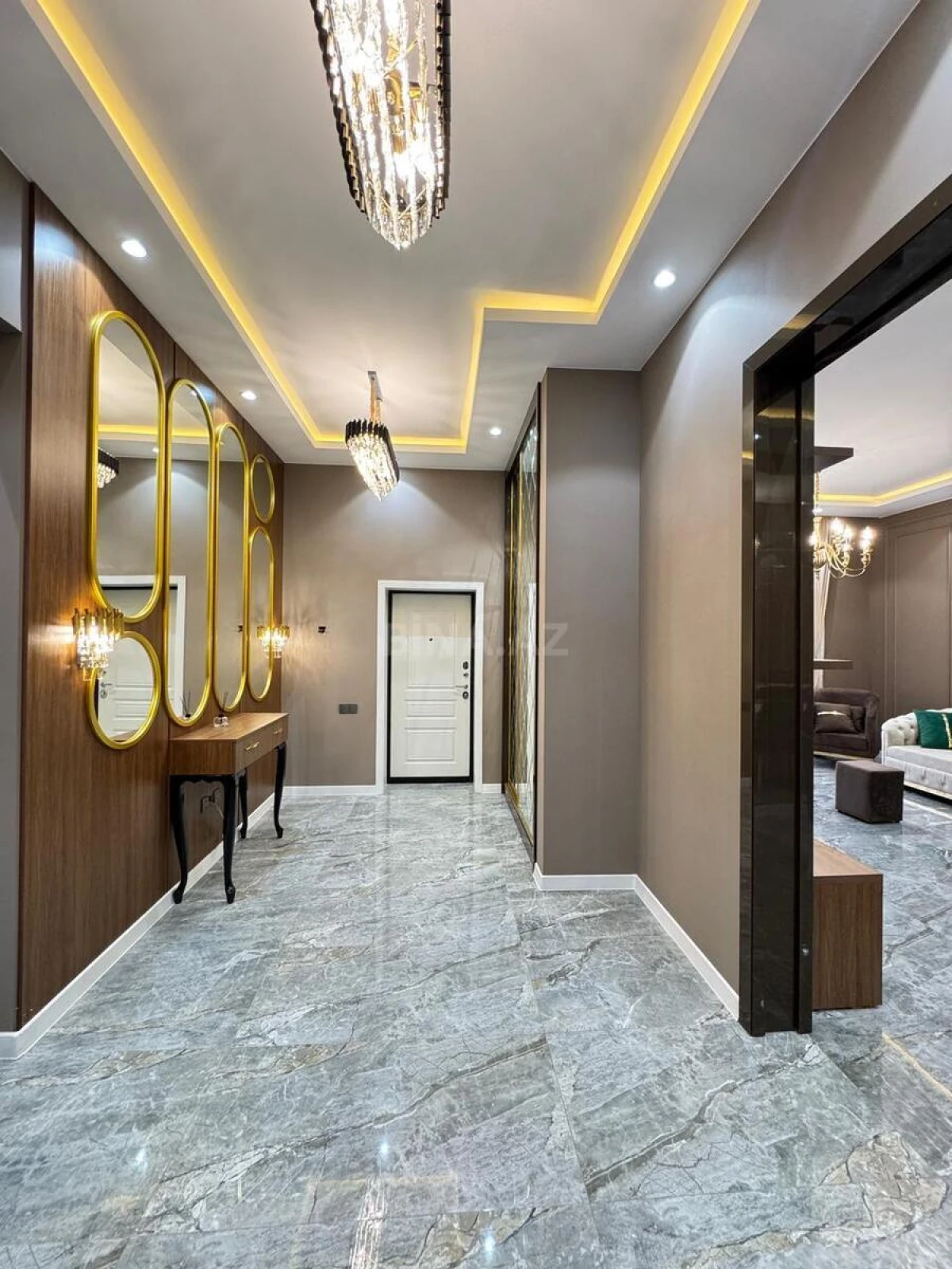 Satılır 5 otaqlı həyət evi 220 m²
