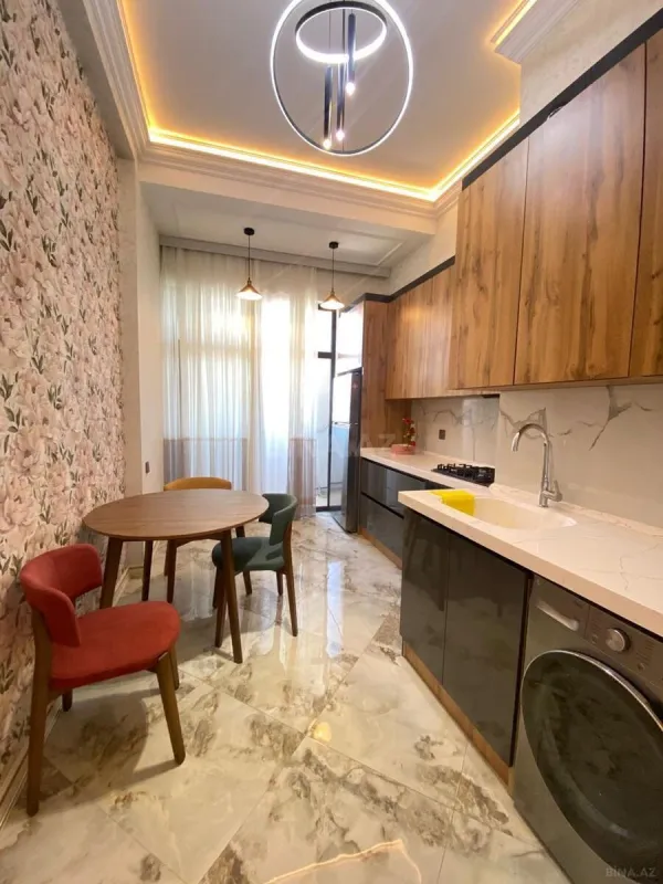 Kirayə verilir 2 otaqlı mənzil 95 m²