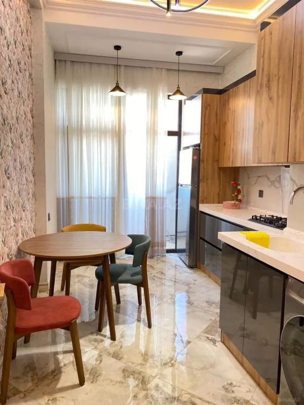 Kirayə verilir 2 otaqlı mənzil 95 m²