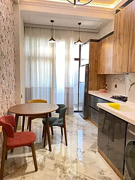 Kirayə verilir 2 otaqlı mənzil 95 m²