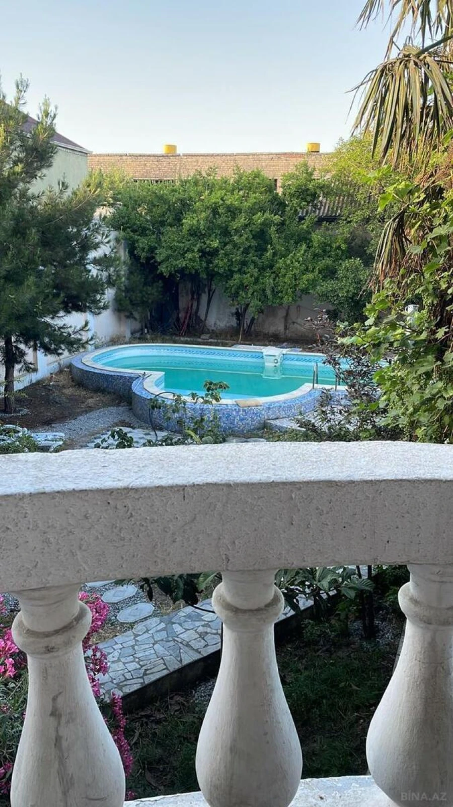 Satılır obyekt 350 m²