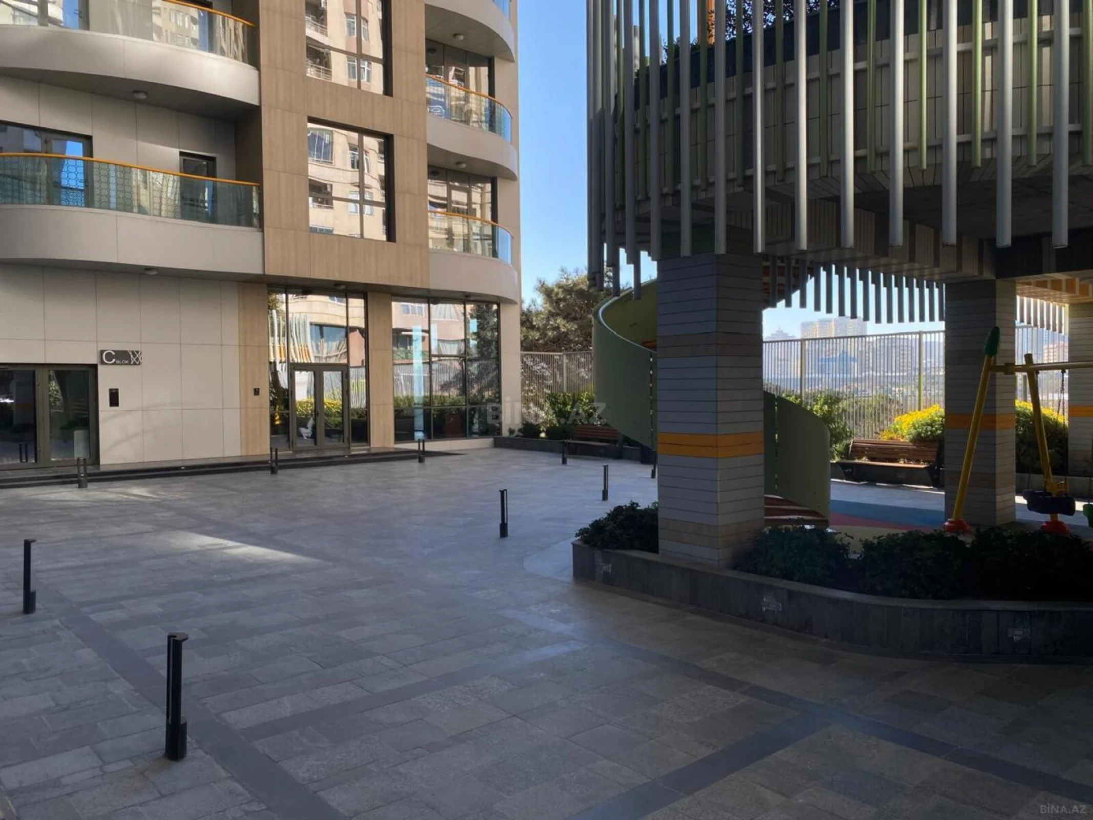 Satılır 3 otaqlı mənzil 128 m²
