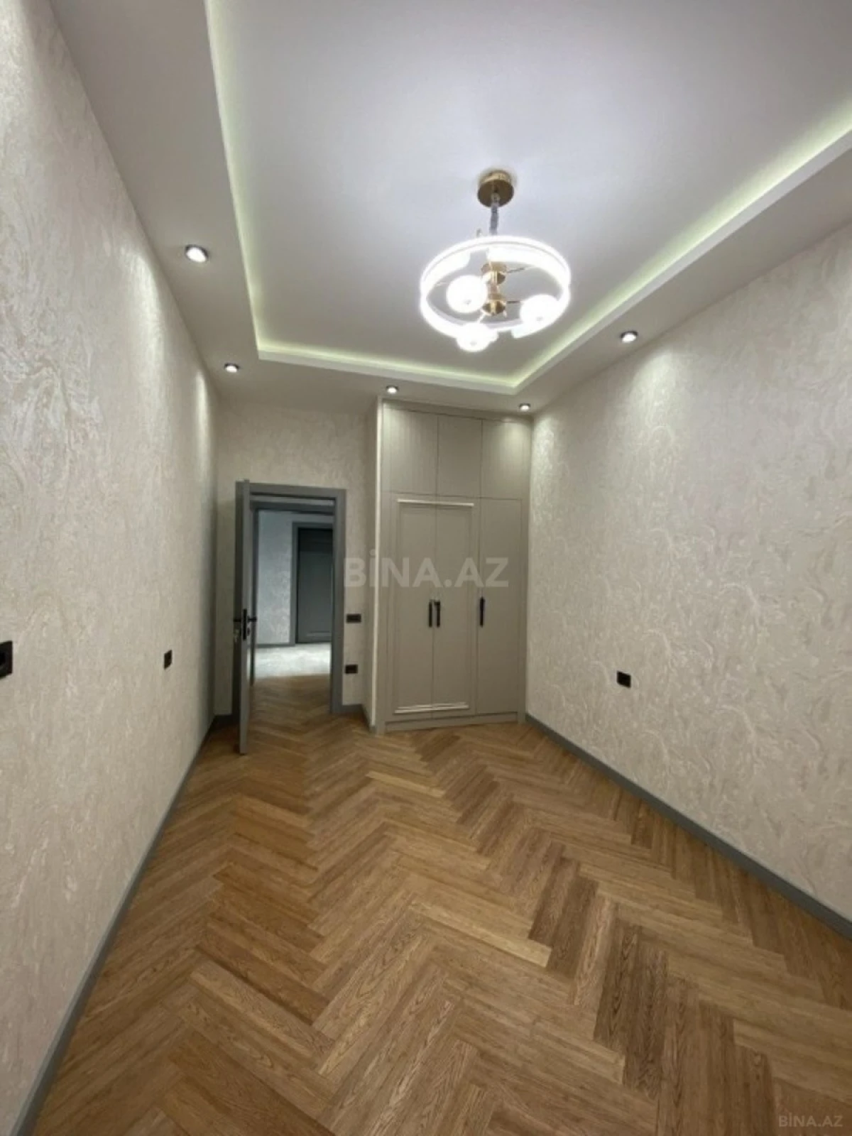 Satılır 2 otaqlı mənzil 68 m²
