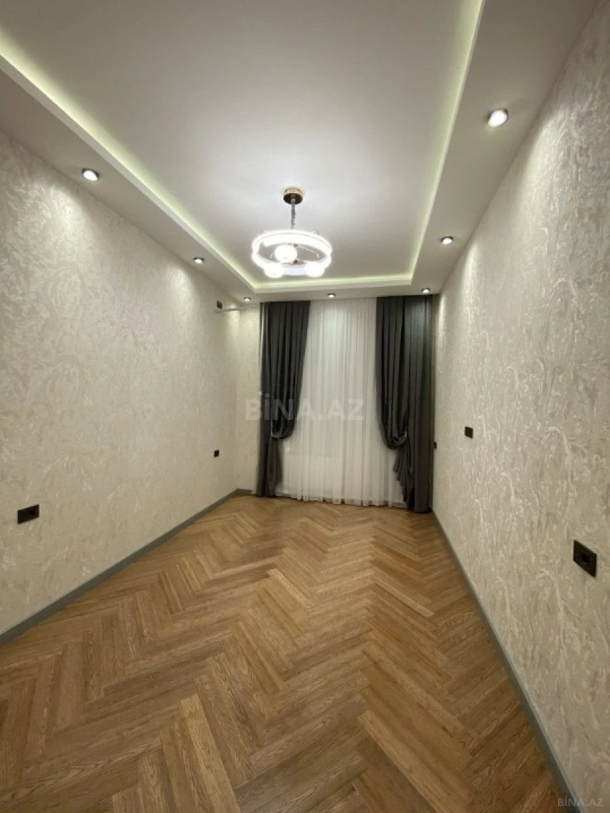Satılır 2 otaqlı mənzil 68 m²