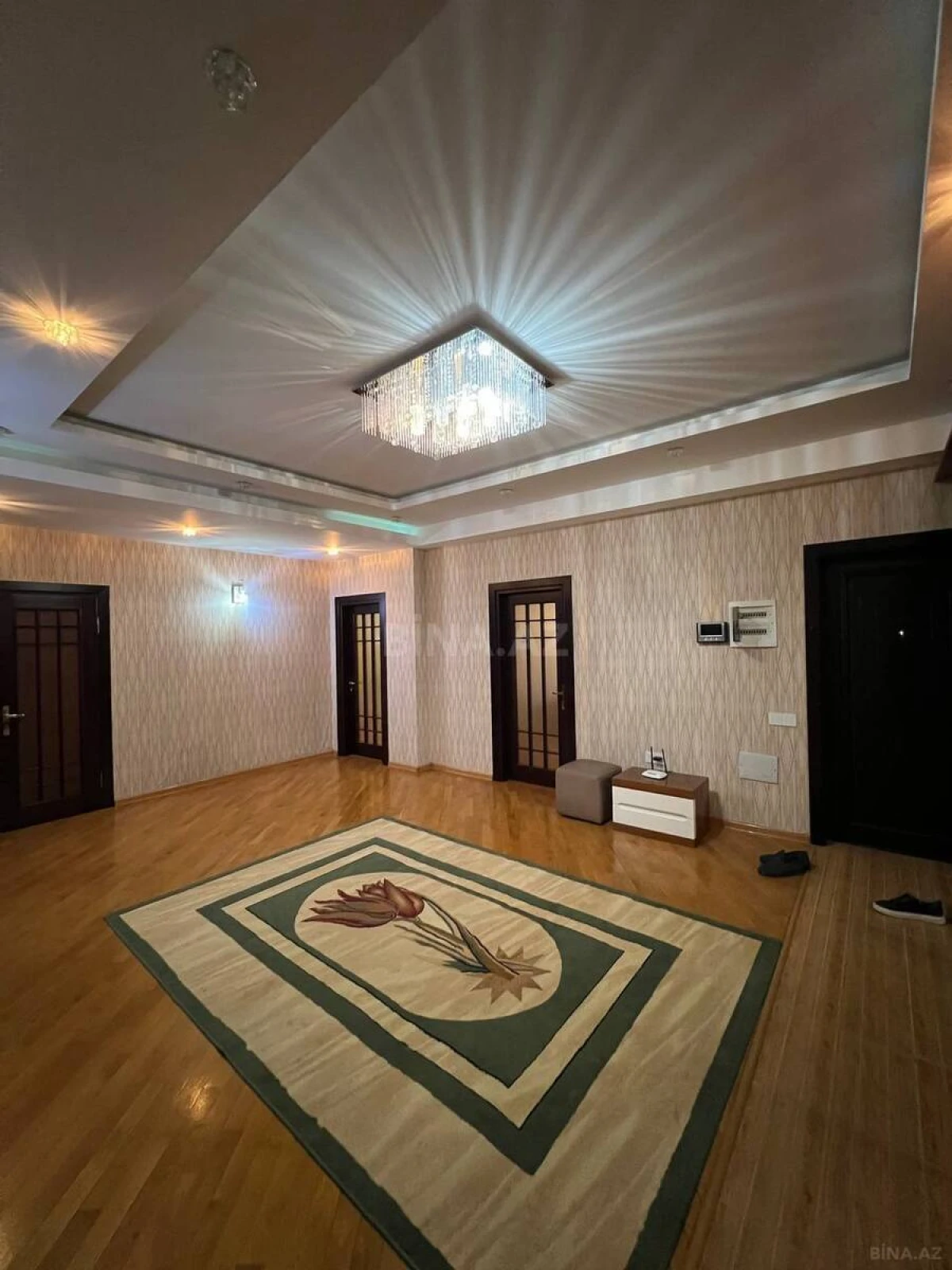 Kirayə verilir 3 otaqlı mənzil 150 m²