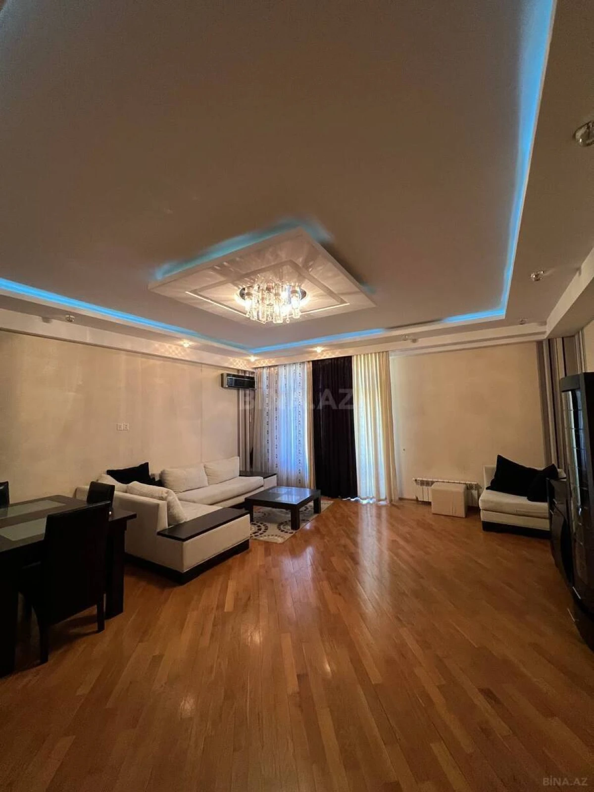 Kirayə verilir 3 otaqlı mənzil 150 m²