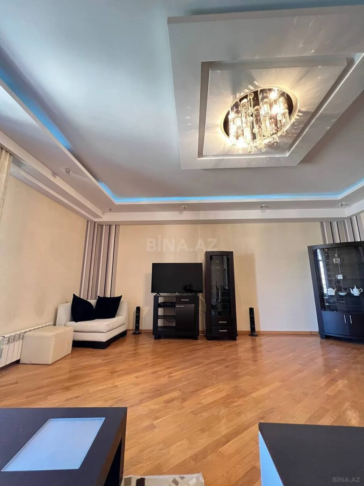 Kirayə verilir 3 otaqlı mənzil 150 m²