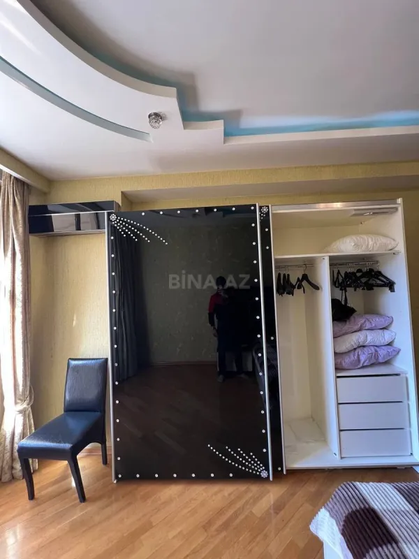 Kirayə verilir 3 otaqlı mənzil 150 m²