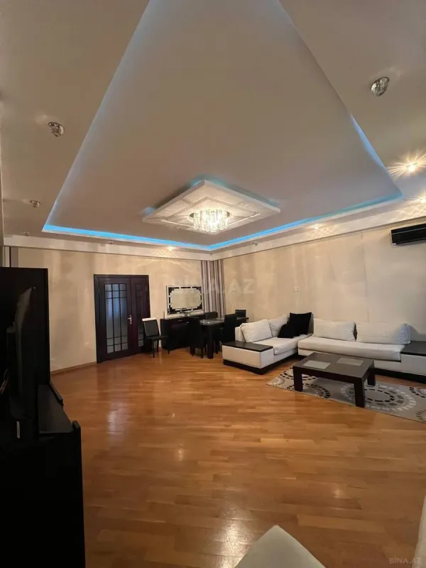 Kirayə verilir 3 otaqlı mənzil 150 m²