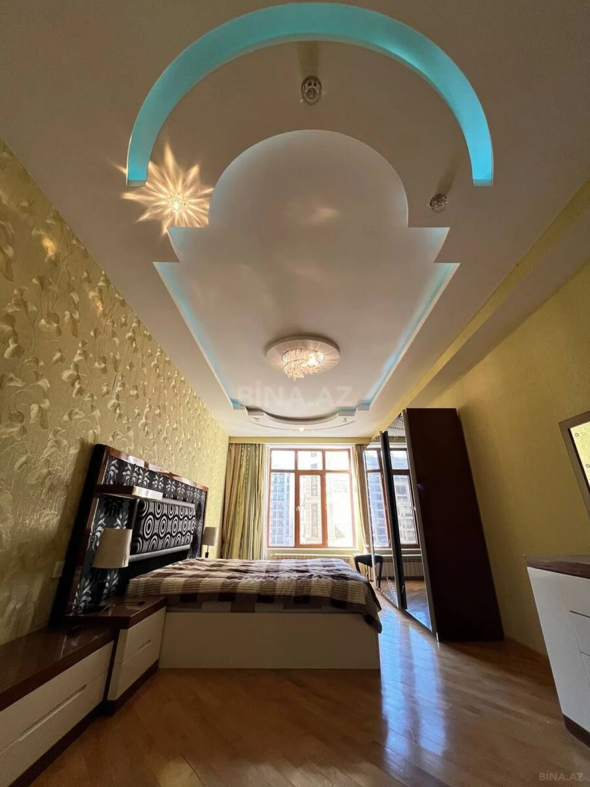 Kirayə verilir 3 otaqlı mənzil 150 m²