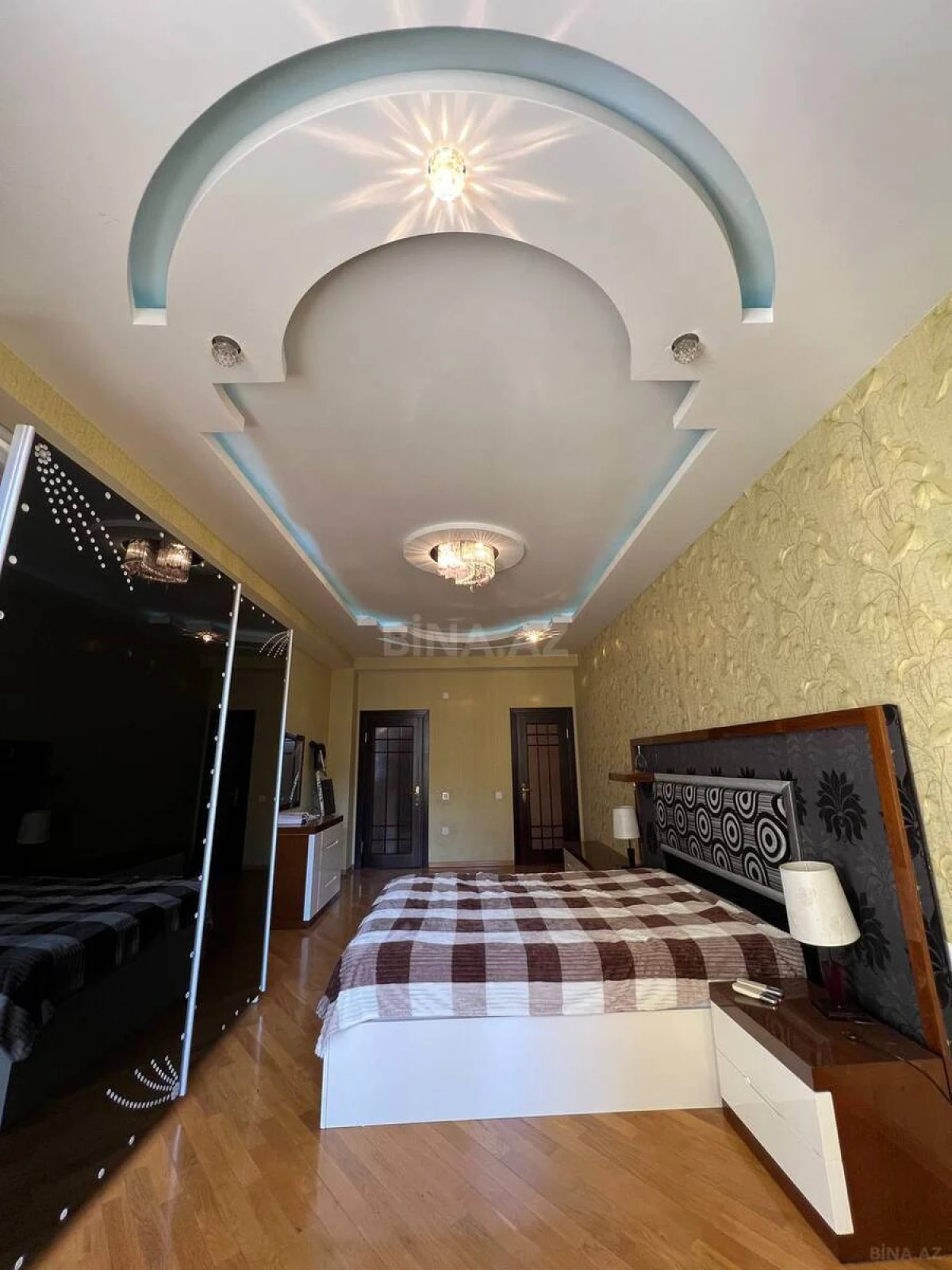Kirayə verilir 3 otaqlı mənzil 150 m²