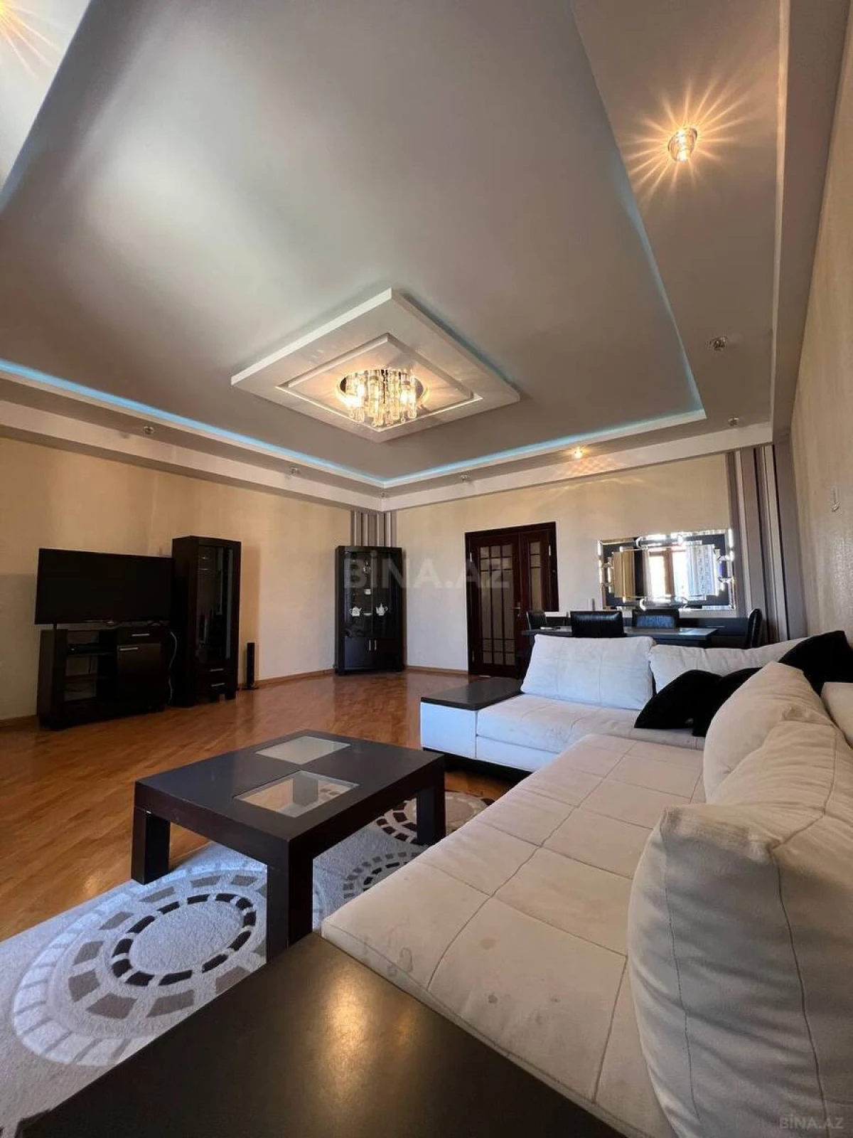 Kirayə verilir 3 otaqlı mənzil 150 m²