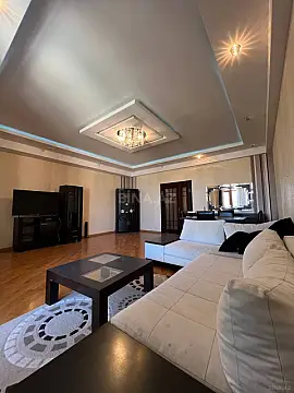 Kirayə verilir 3 otaqlı mənzil 150 m²