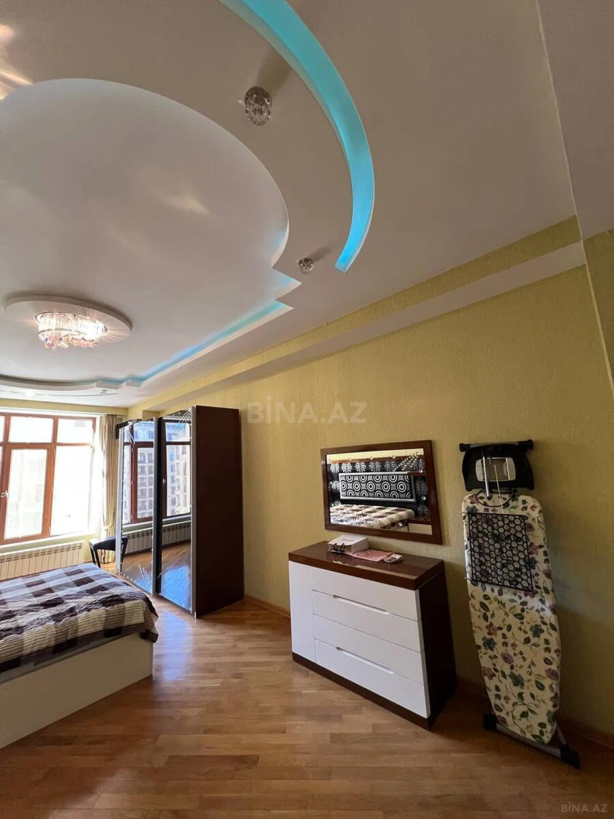 Kirayə verilir 3 otaqlı mənzil 150 m²