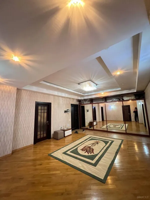 Kirayə verilir 3 otaqlı mənzil 150 m²