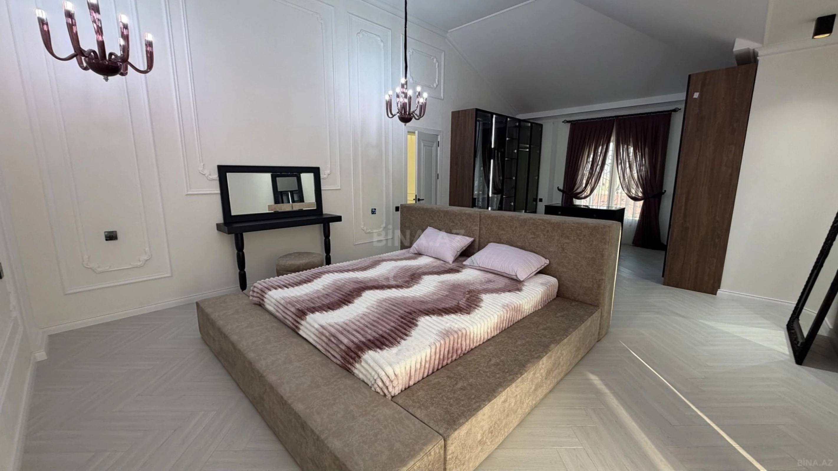 Satılır 5 otaqlı həyət evi 300 m²