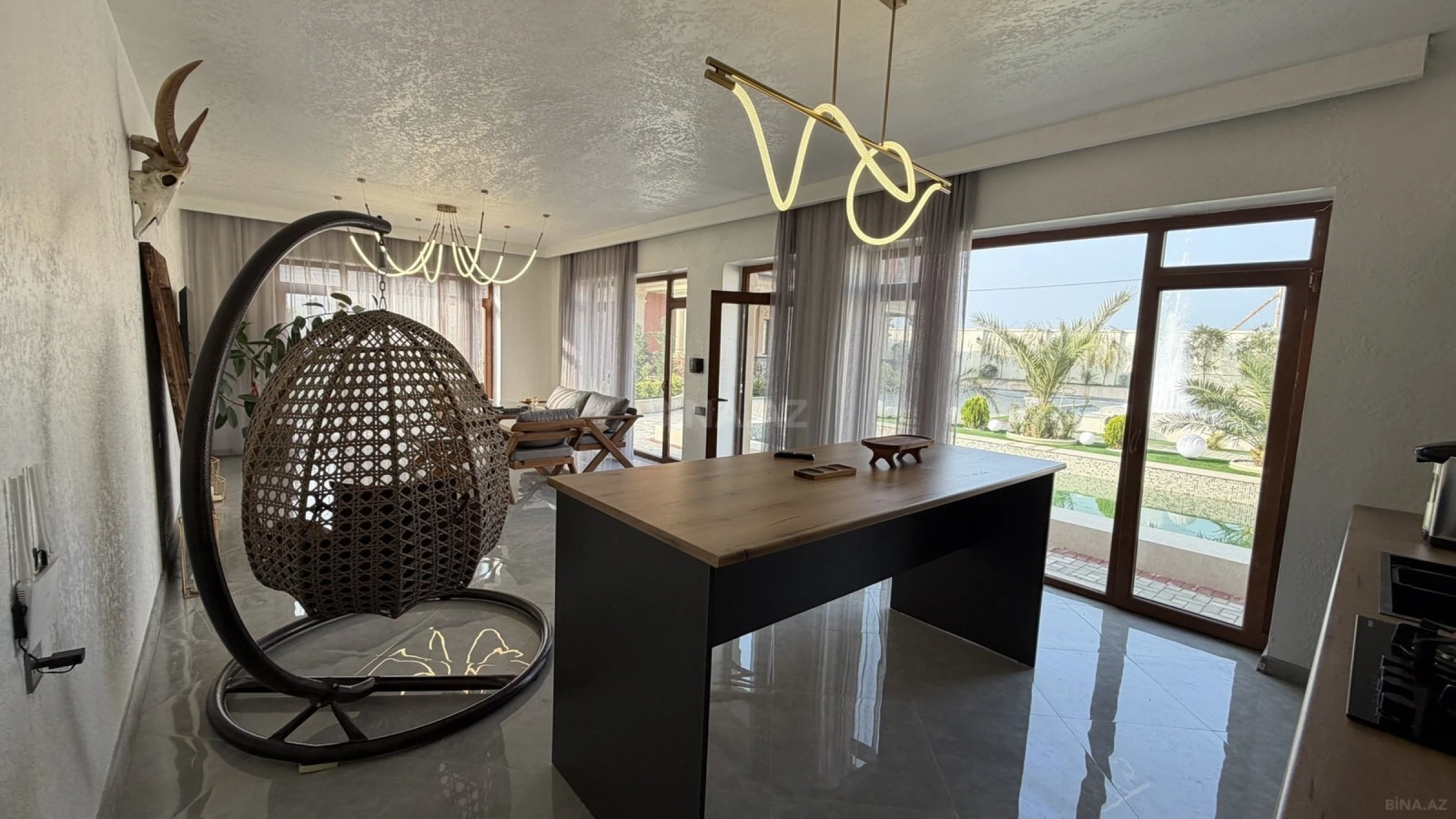 Satılır 5 otaqlı həyət evi 300 m²