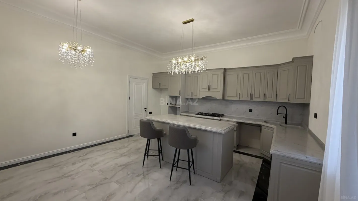 Satılır 5 otaqlı həyət evi 300 m²