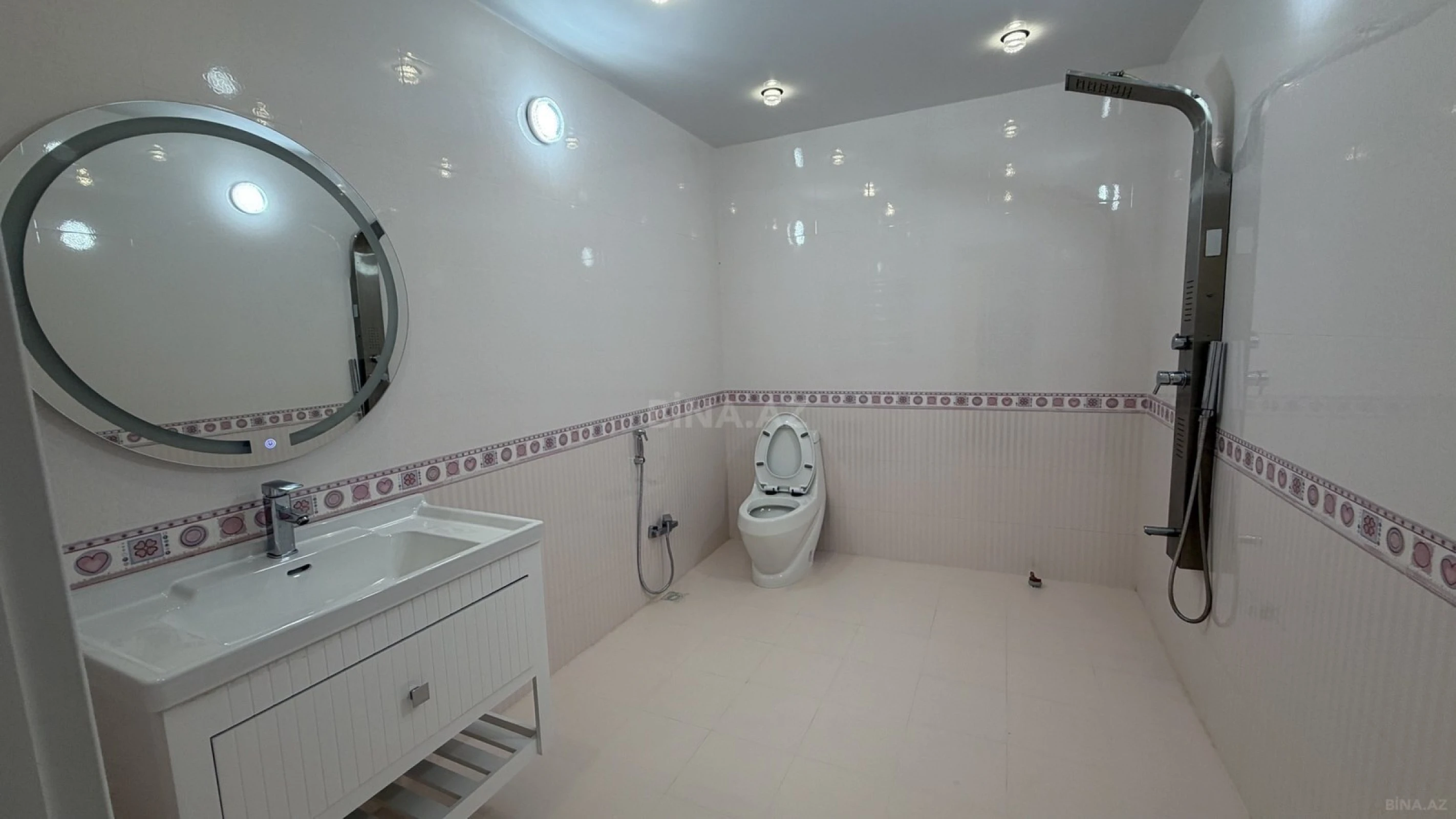 Satılır 5 otaqlı həyət evi 300 m²