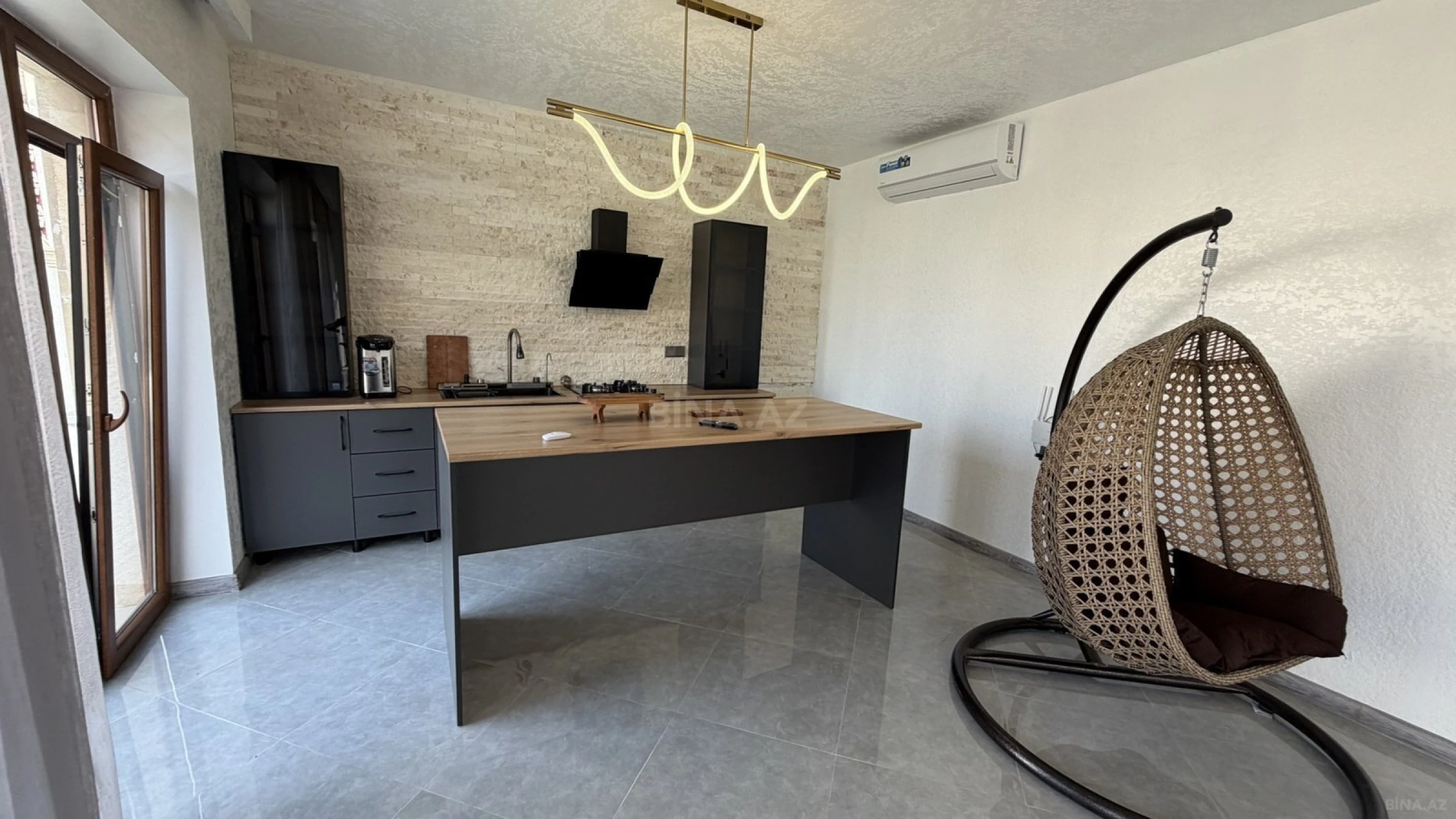 Satılır 5 otaqlı həyət evi 300 m²